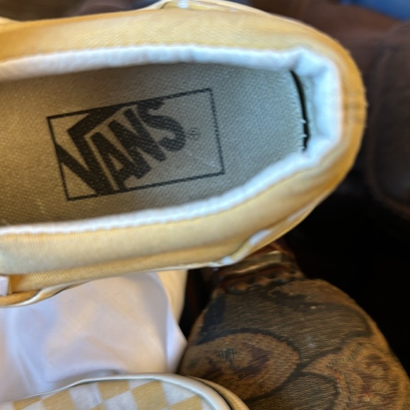 Vans - Picture 3 of 5